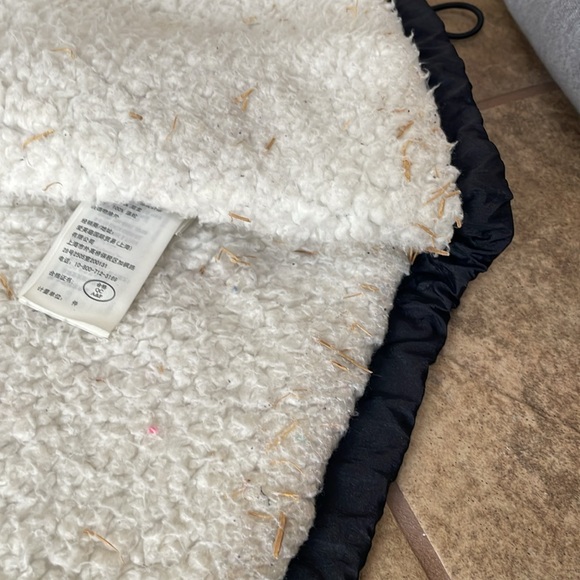 + HOLLISTER + Cropped Puffer Jacket - Picture 13 of 13